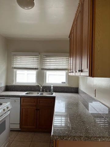 kitchen - 2103 Huntington Dr Unit a