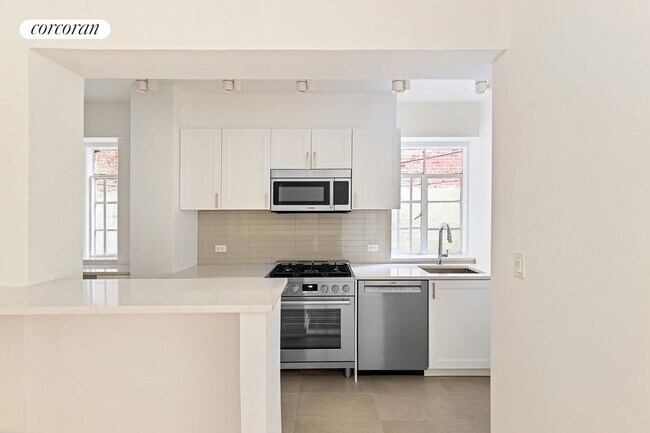 Photo - 57 Montague St