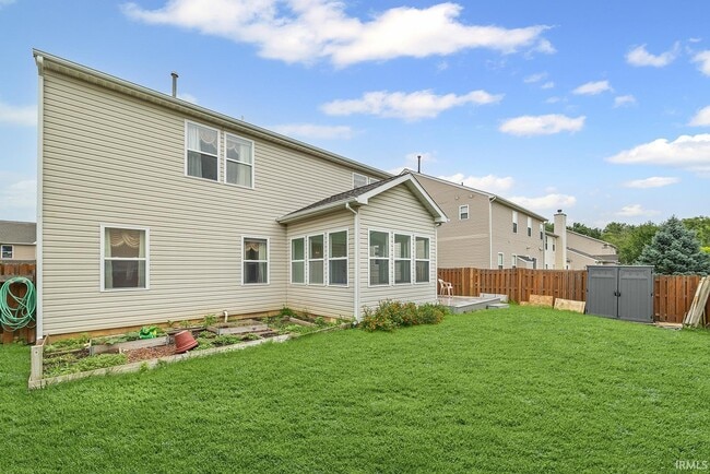 Photo - 987 Marwyck St