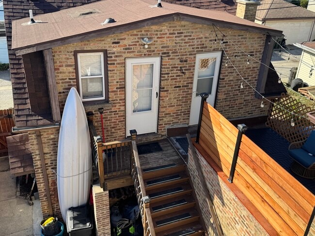 Building Photo - 4432 N Nagle Ave Unit RB