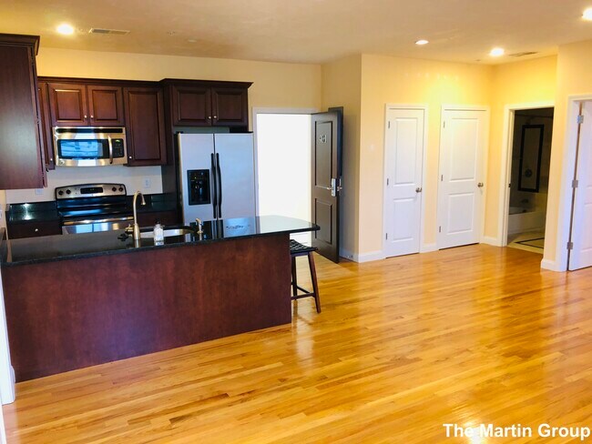 Building Photo - 102 Fellsway W Unit #401