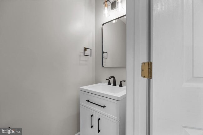 Photo - 115 Goldfinch Ct