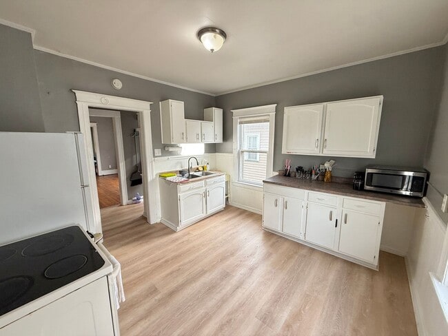 Building Photo - 287-289 Reynolds Street Unit 287 Reynolds Street UP