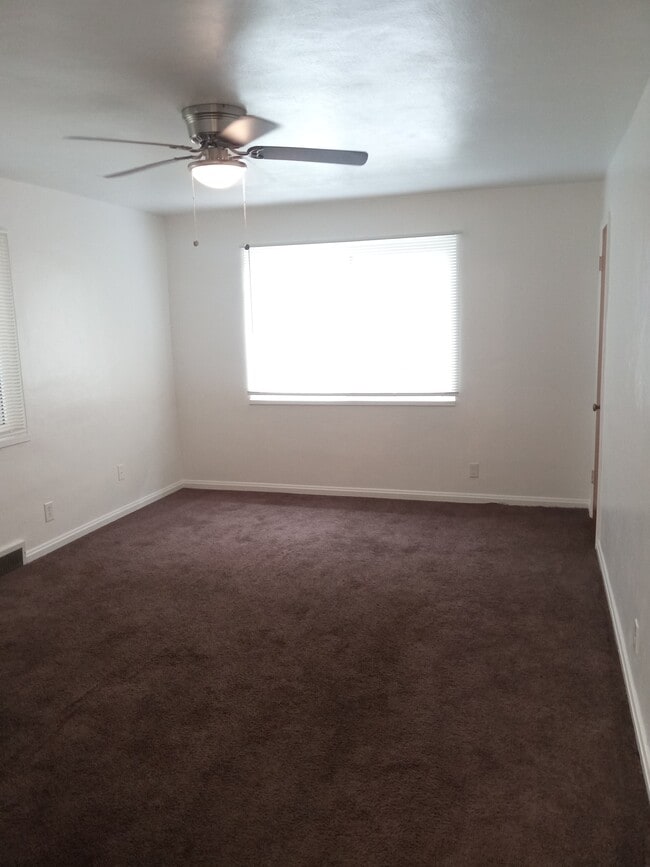 Living Area - 515 East Dr Unit #4