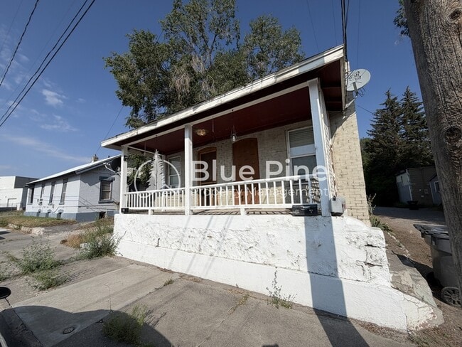 Building Photo - 560 Oneida Ave Unit 1