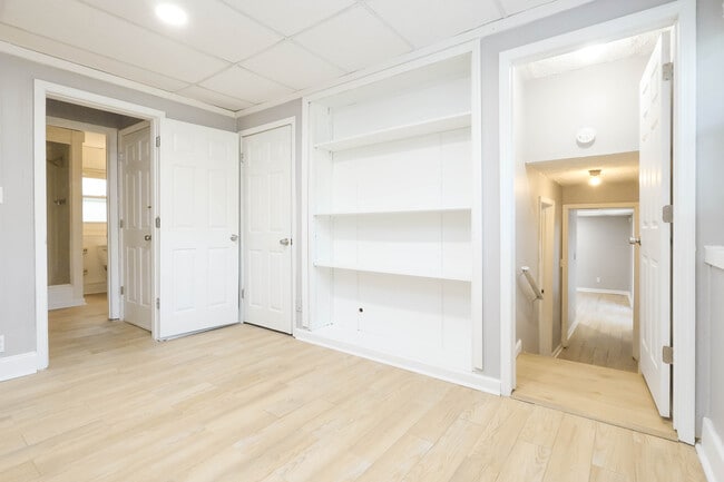 Photo - 225 Willow Lake Ln