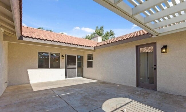 Photo - NW-Bakersfield  3 bed/2 bath with pool