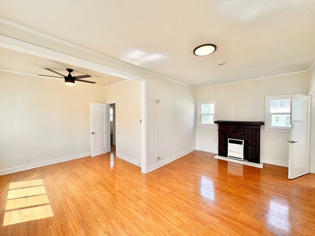 Building Photo - 1417 N Hobart Blvd Unit 1/4 Rental