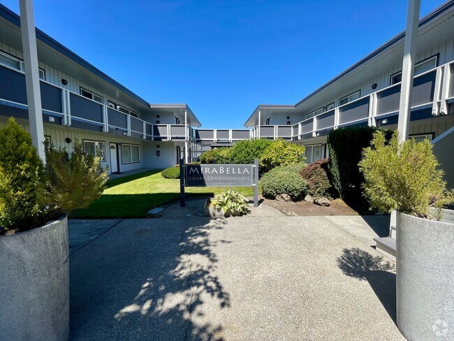 Building Photo - Modern Elegance with Bay Views: Charming 1... Unit 204 Rental