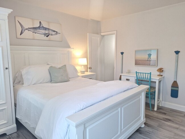 Photo - LONG TERM FURNISHED EFFICIENCY-ALL UTILITES INCLUDED!