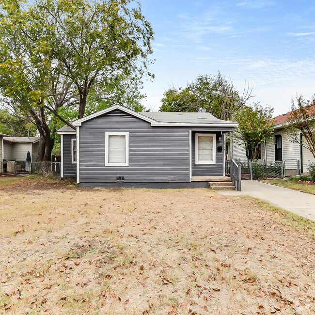 Building Photo - 1714 NW Dallas St Rental