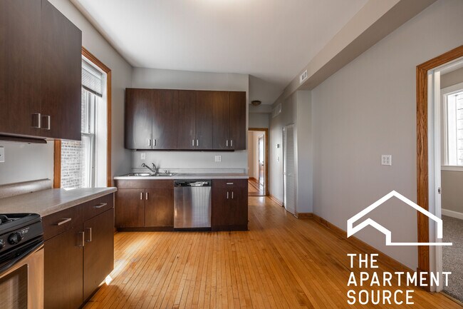 Photo - 3110 W Fullerton Ave Unidad 2