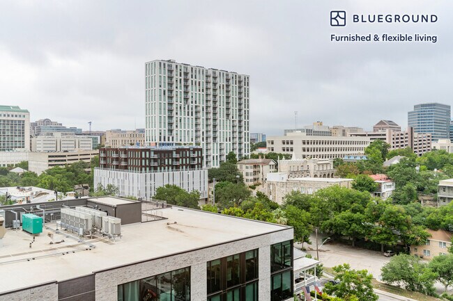 Photo - 615 W 7th St Unidad FL11-ID328