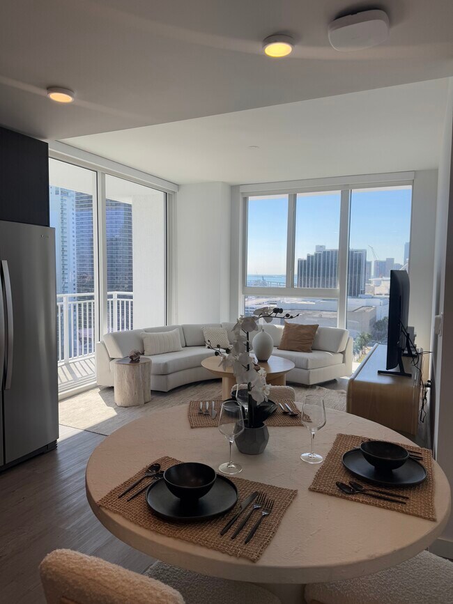 Photo - 151 NE 20th Ter Unidad 811