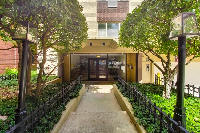 420 W Aldine Ave Unit 228