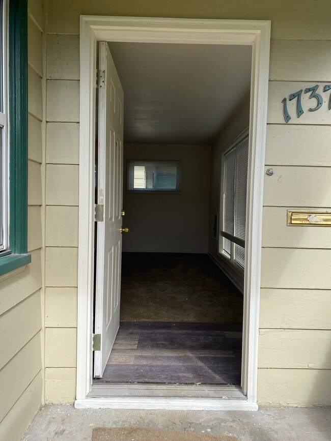 Photo - 1415 18th St NE