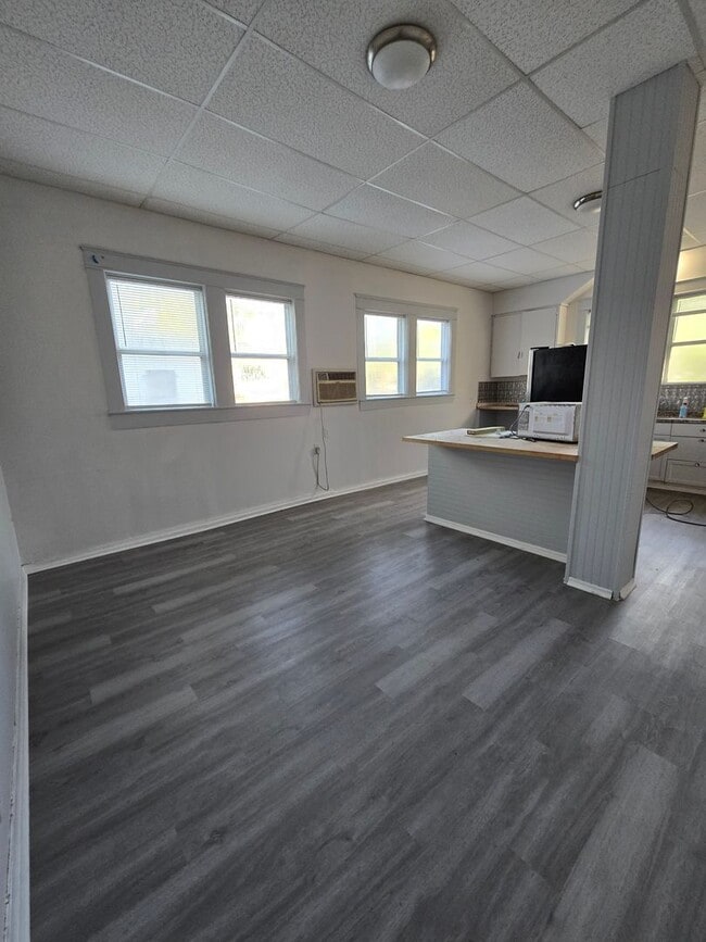 Photo - SPACIOUS 3 BEDROOM 1.5 BATHROOM APARTMENT ...