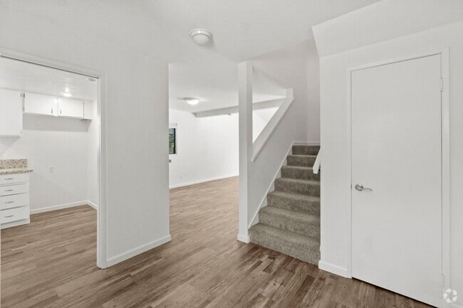 Building Photo - 130 E 21st St Unit 130 E 21st Street B Rental