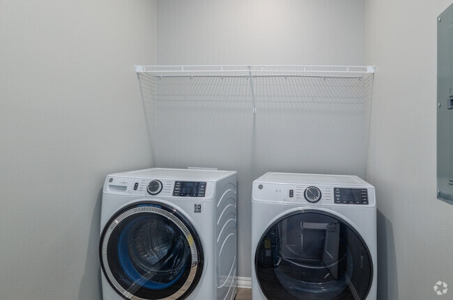2BR, 2BA - 1155SF - Washer/Dryer
