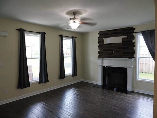 Photo - 611 Winfall Dr