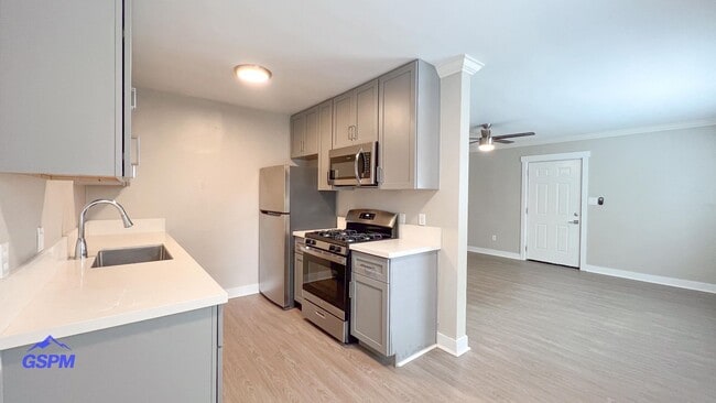 Photo - 424 Emerald Ave