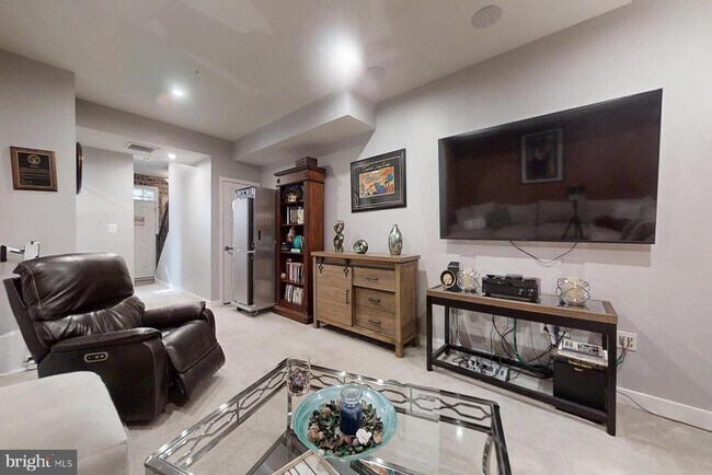 Photo - 950 Mississippi Ave SE