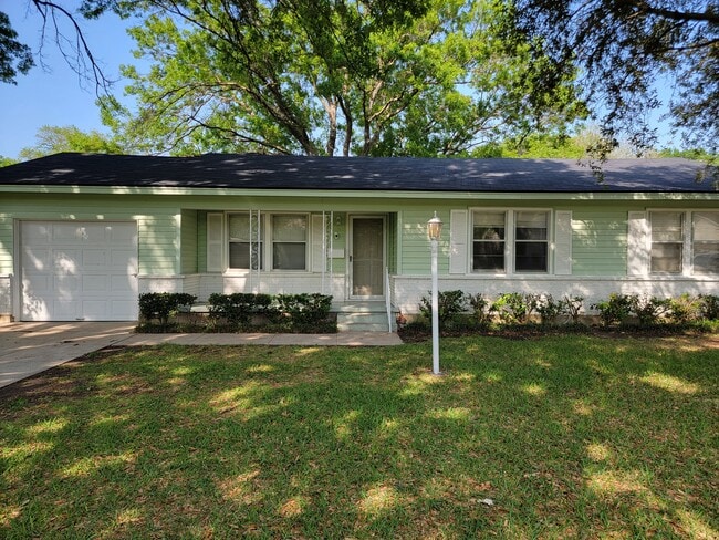 Photo - 2025 Mountainview Dr House