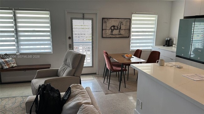 Building Photo - 222 Oakridge N Unit 222