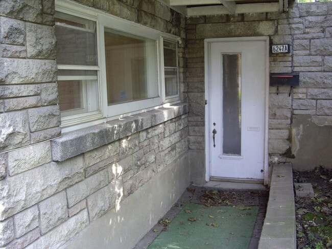 Building Photo - 6245 Av Lennox Unit A