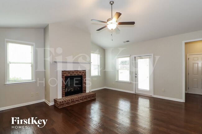 Photo - 286 S Village Square