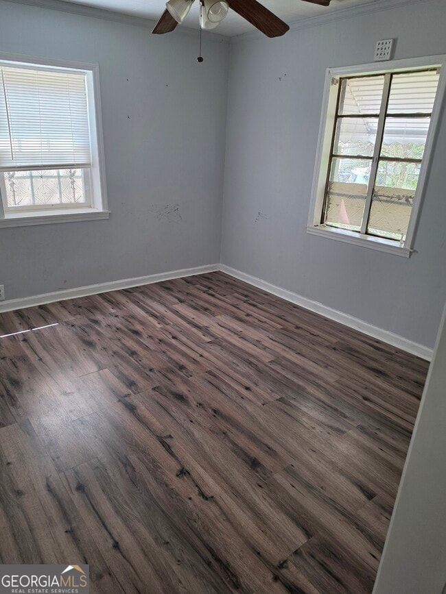 Photo - 5 1/2 Walker St