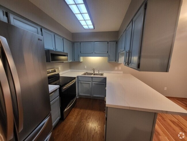 Building Photo - Maple Grove Townhome for Rent