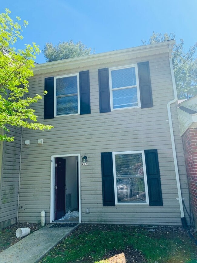 Building Photo - 225 Freestone Dr