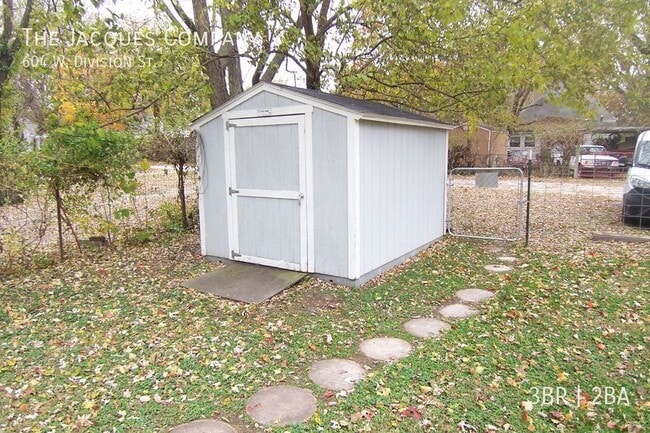 Photo - 604 W Division St