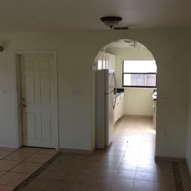 Photo - 5425 Genoa Ln