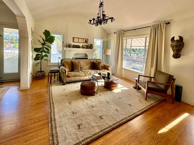 Building Photo - 1621 1/4 Grafton Street Unit Echo Park Oasis