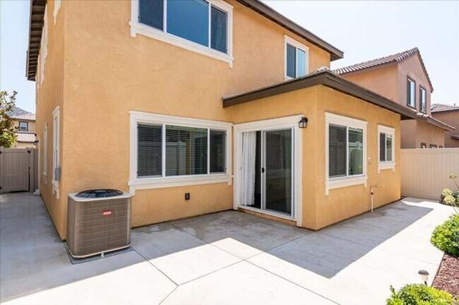 Photo - 264 Oberlander Way