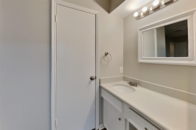 Building Photo - 935 Red Rock Canyon Dr