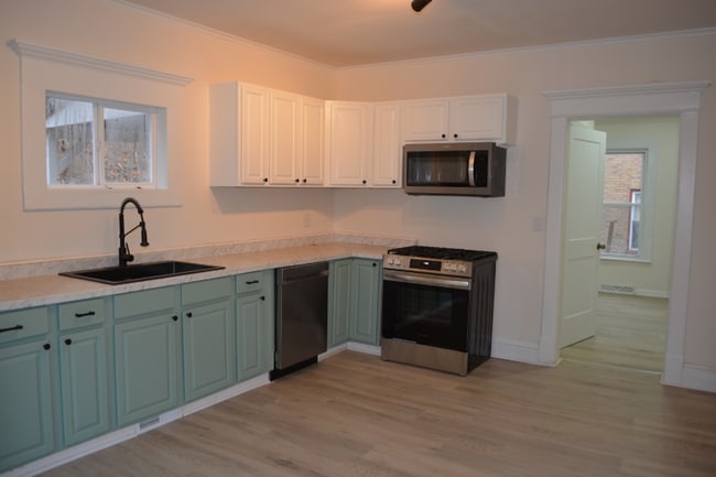 330 E Main St