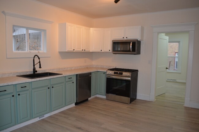 Photo - 330 E Main St