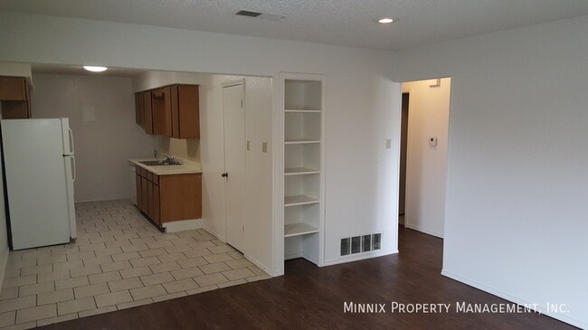 Photo - 8208 Vernon Ave Unidad B