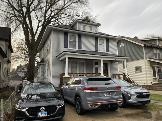 Building Photo - 87 E 15th St