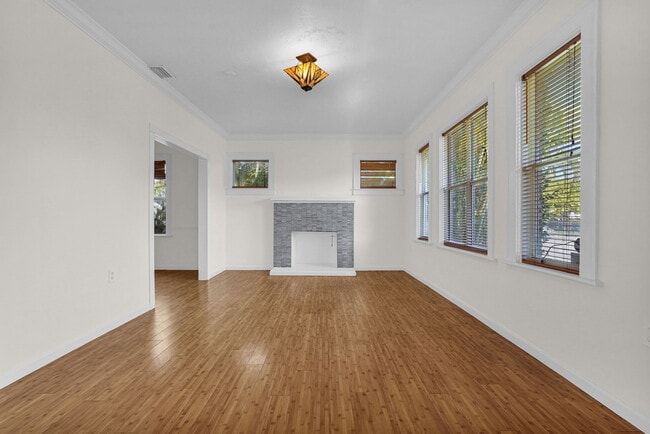 Photo - 126 NW 48th St