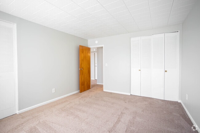 1BR, 1BA - 748SF- Bedroom