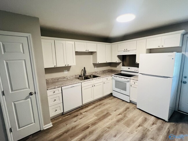 Photo - 1807 Graymont Ln SW