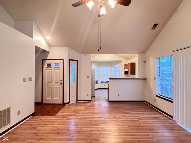 Photo - 4923 Peony Pl