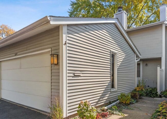 Photo - 527 Winston Ln Townhome