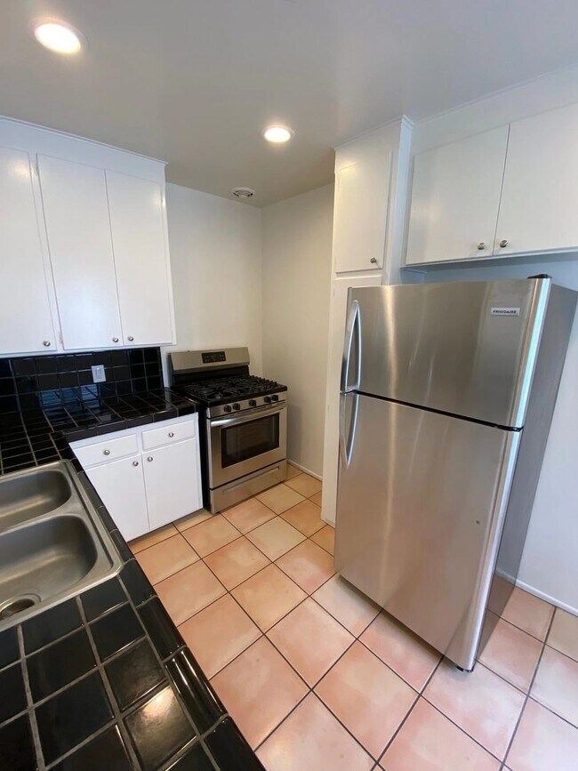 817 S Windsor Blvd Unit B