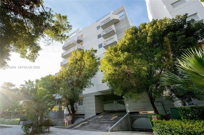 Building Photo - 1712 SW 2nd Ave Unit PH7/807