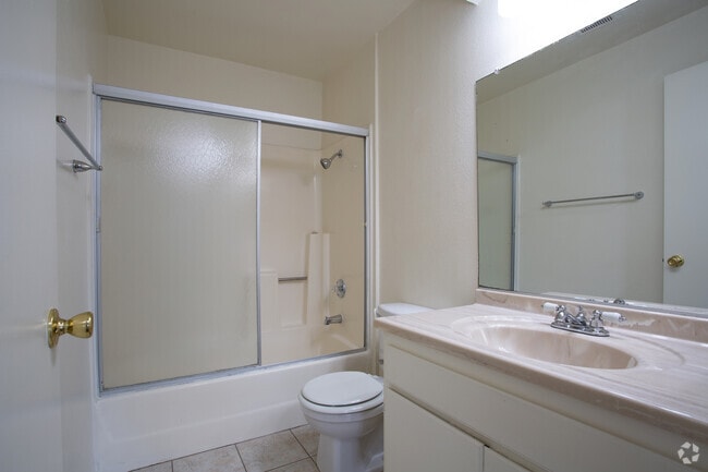 2BR, 2BA - 1000 SF